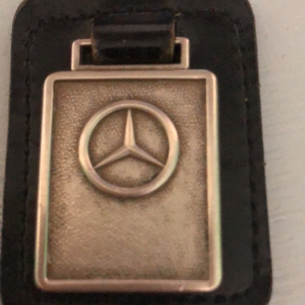Mercedes Benz Logo Key Chain - Picture 4 of 6